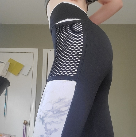 Marble VS PINK workout leggings - Picture 4 of 4
